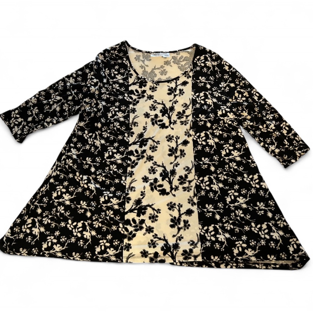 BLACK/WHITE FLORAL 3/4 SLEEVE BLOUSE SZ 20